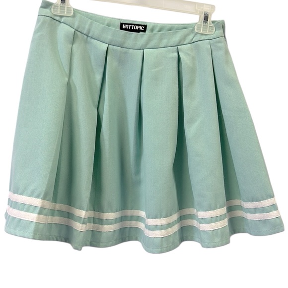 Hot Topic Mint White Pleated Mini Cheer Skirt Preppy Goth Anime Size Small - Picture 8 of 12